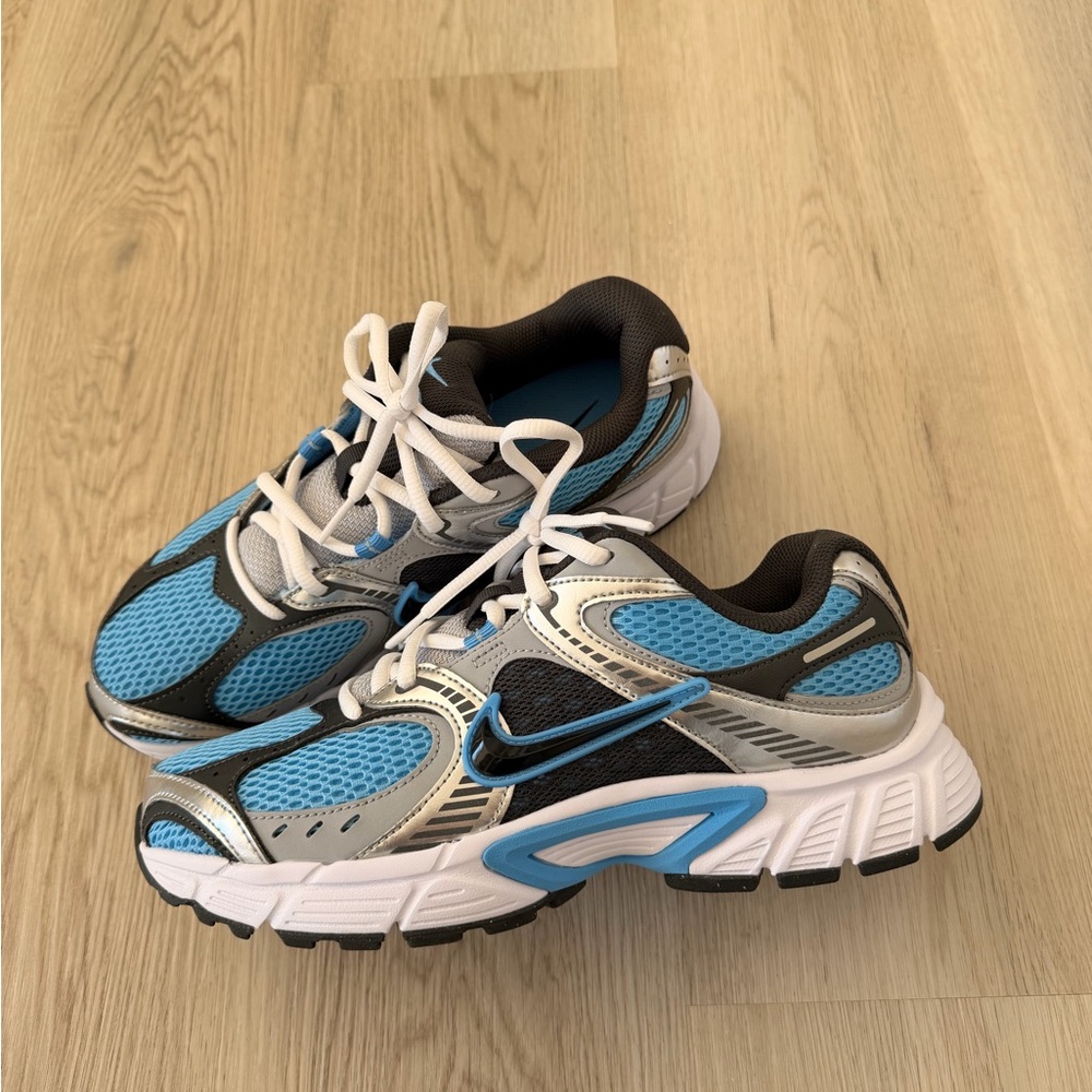Nike RNR sneakers